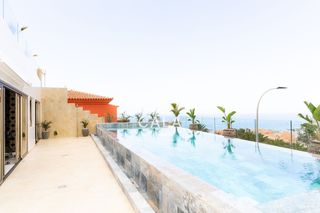 Casa  Vista bella. Exclusiva villa de autor con vistas abiertas al atlántico