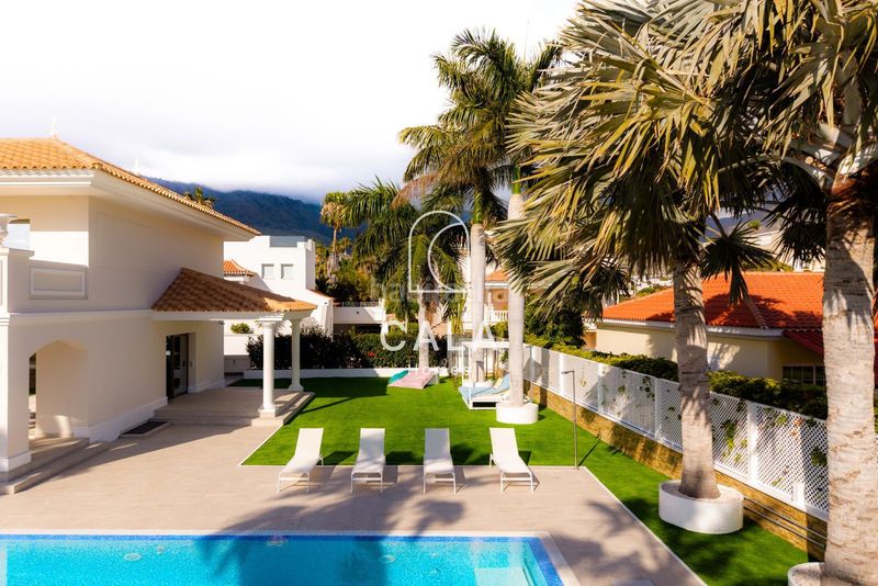 Foto 0ff3d38c-7535-449e-ac77-1e69143f91c5. Casa amb calefacció aparcament piscina a La Caleta Adeje
