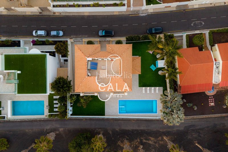 Foto f343167f-2d57-4e03-a5f7-0b855e21c074. Casa amb calefacció aparcament piscina a La Caleta Adeje