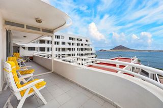 Apartamento  José miguel galván bello. Apartamento de esquina con vistas panorámicas al mar y montaña e