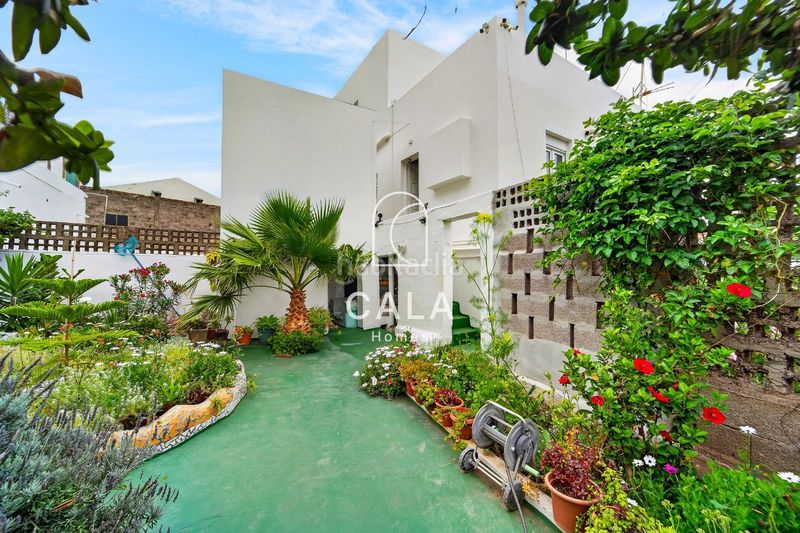 Foto f50b7629-f338-4406-96ef-893ff62c8377. Casa amb aparcament a Garachico