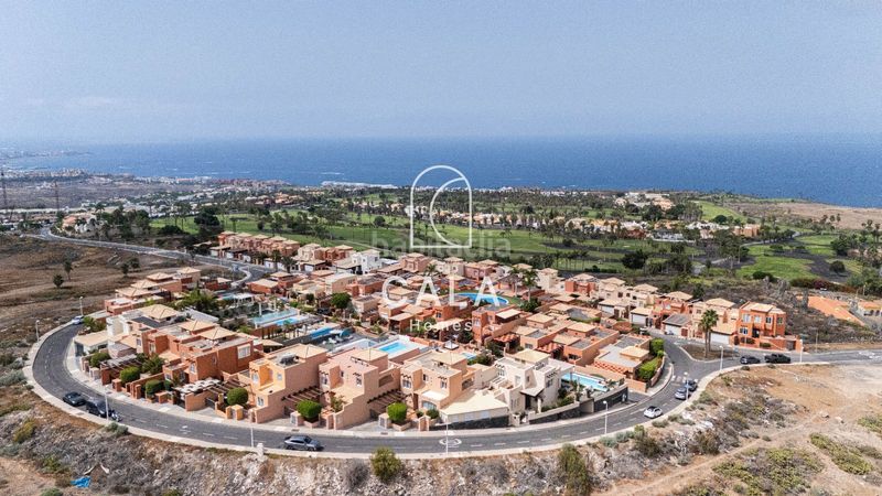 Foto da58e9cf-d2d6-49a7-92cc-25ee65b59927. Xalet amb calefacció aparcament piscina a La Caleta Adeje