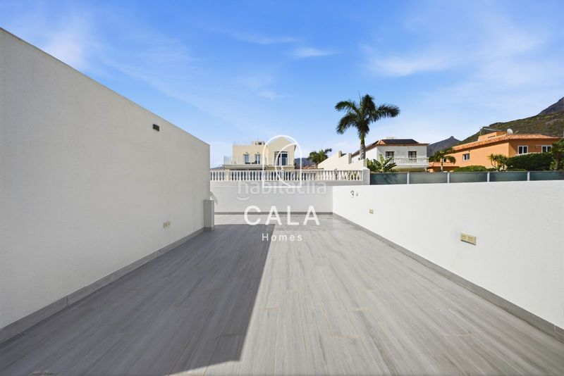 Foto 087fba55-6a9e-4b85-aaff-680eb850b1f3. Casa amb calefacció aparcament piscina a Playa Fañabé Alto Adeje