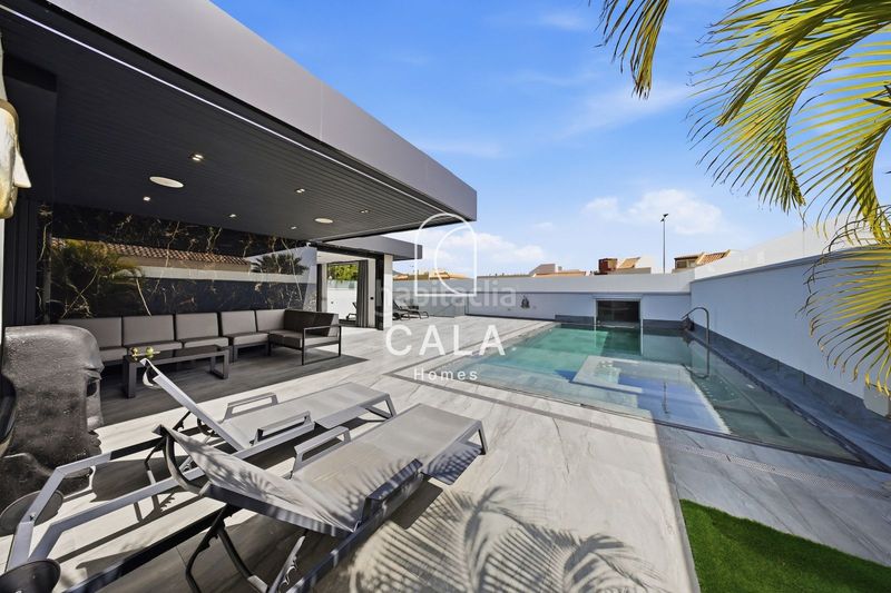 Foto 088511c7-e44a-4407-9fd7-ce3f254b2caf. Casa amb calefacció aparcament piscina a Playa Fañabé Alto Adeje