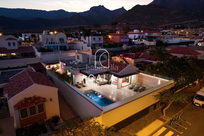 Foto 43759d67-f7e7-4fe4-8d85-017644ab51eb. Casa amb calefacció aparcament piscina a Playa Fañabé Alto Adeje