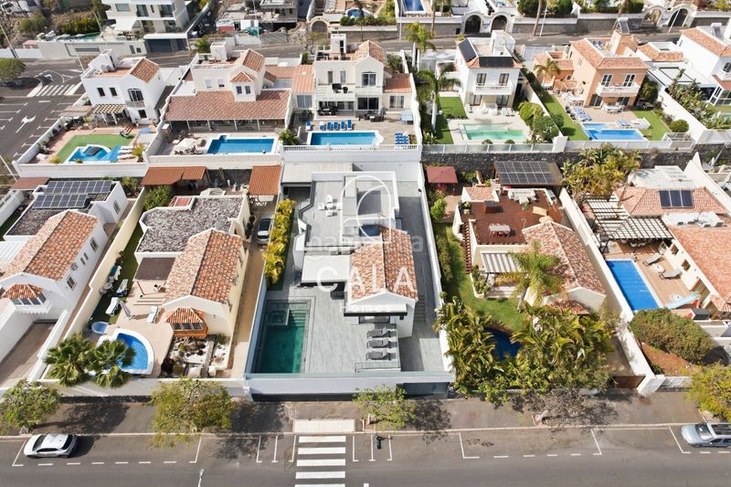 Foto b497e7dc-7e74-42ef-984a-a4e7b9763636. Casa amb calefacció aparcament piscina a Playa Fañabé Alto Adeje