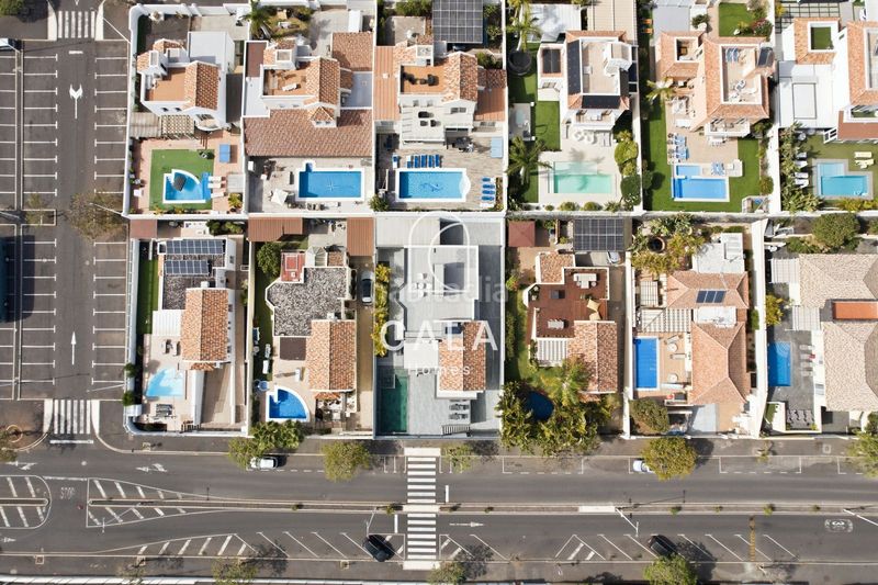 Foto e9baed59-71e2-45dd-b1b0-8332f6f01a7d. Casa amb calefacció aparcament piscina a Playa Fañabé Alto Adeje