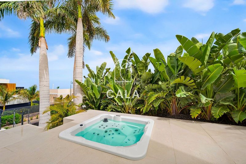 Foto ee7e631d-8e12-42e5-a94d-b3a86b4870c2. Casa amb calefacció aparcament piscina a Abama Guía de Isora