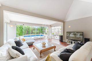 Xalet  Berna. Villa de lujo con piscina y jardín privado