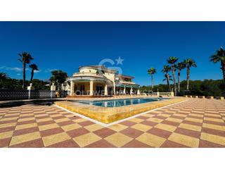 Casa a Pueblo-Ubanizaciones. Esplendida villa mediterranea en alfaz del pi
