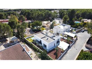 Casa  N/a. Villa elegante con piscina, jardín y eficiencia energética