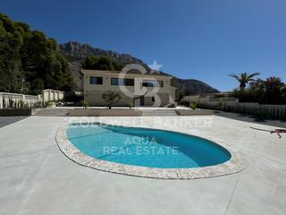 Casa  N/a. Villa con bosque propio y piscina en altea la vella