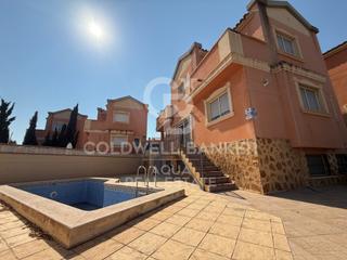 Chalet  N/a. Chalet independiente con piscina
