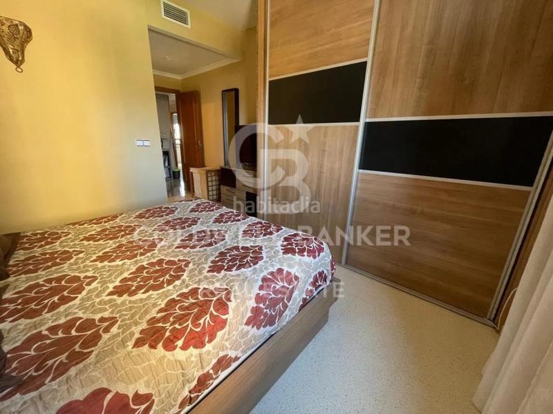 Foto b931e6be-78bf-424c-8aaf-9299c21b828d. Miete etagenwohnung mit parking in Playa Poniente Benidorm