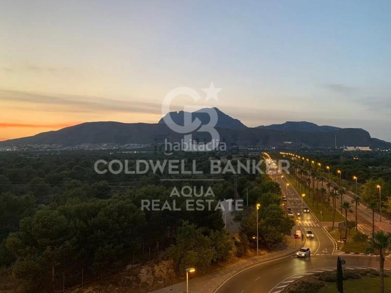 Foto 8f49660d-2f91-487d-b28b-b0f394c7600a. Rent flat with parking in Playa Poniente Benidorm