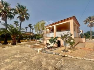 Casa en Pueblo-Ubanizaciones. Chalet amplio en lalfas del pi