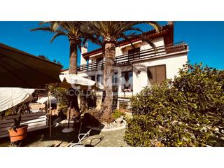 Chalet en Coloma. Magnífico chalet independiente en excepcional ubicación en la nu