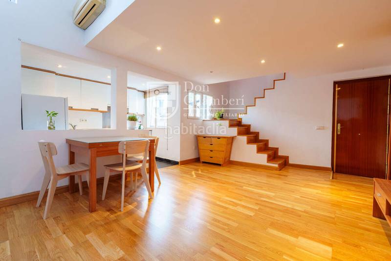 Foto 9cce8917-eac9-4d52-a10c-045488f68670. Alquiler apartamento ático luminoso con terraza privada en malasaña en Madrid