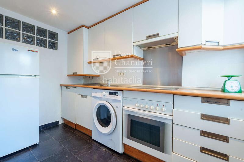 Foto f5bfda2a-11c0-4bec-afb6-58dcba6e65f3. Alquiler apartamento ático luminoso con terraza privada en malasaña en Madrid