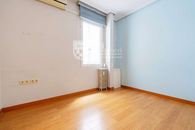 Foto 3585fb9a-b044-47c4-acab-9e582a772f5b. Piso magnífico piso exterior en calle de las delicias en Madrid