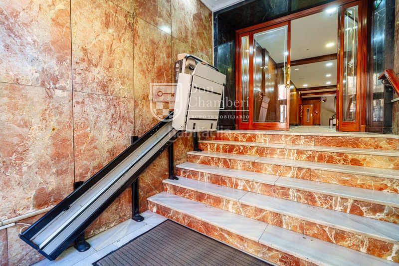 Foto f0400366-ba2a-4c83-80e4-f2fc2bbc2cd4. Piso magnífico piso exterior en calle de las delicias en Madrid