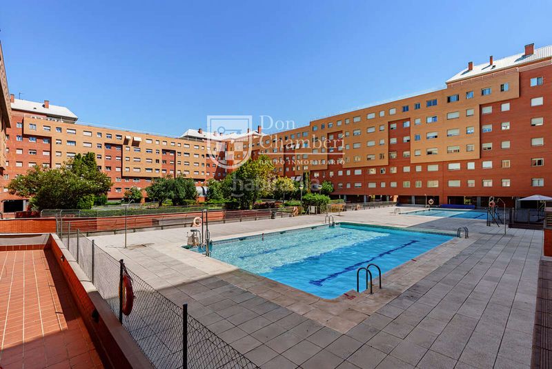 Foto 42e24986-3481-4e95-8717-3ee3dca5e8c2. Pis amb calefacció aparcament piscina a Las Tablas Madrid