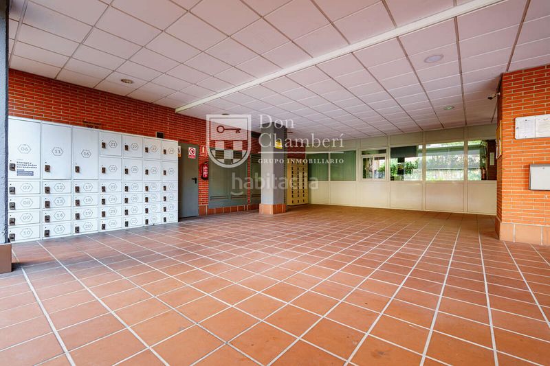 Foto 828c914f-8262-4d67-8890-087d292a143b. Pis amb calefacció aparcament piscina a Las Tablas Madrid