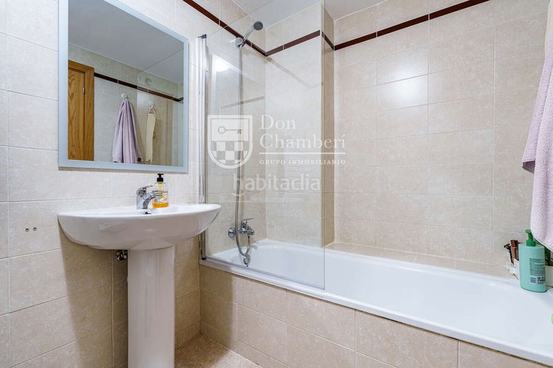 Foto a598cf3b-f54b-4646-8be2-7199383b90f0. Pis amb calefacció aparcament piscina a Las Tablas Madrid