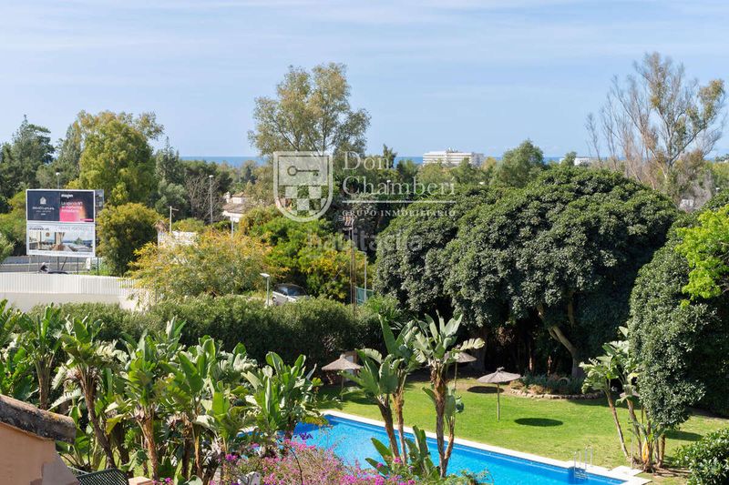Foto eb8a018f-a959-47bd-a59a-a5b2fa49d2d1. Pis amb calefacció piscina a Guadalmina Alta Marbella