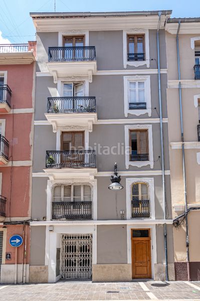 Piso espacioso piso en una exclusiva calle peatonal del centro histórico en Valencia - Imagen 28