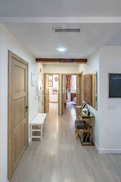 Piso espacioso piso en una exclusiva calle peatonal del centro histórico en Valencia - Imagen 4