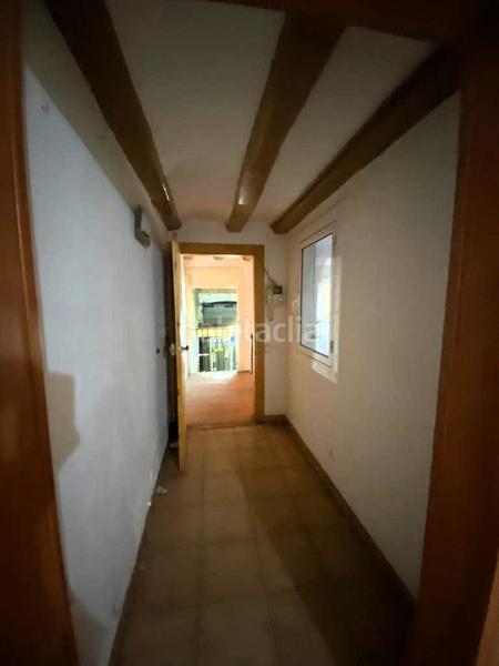 Foto b1d568c0-0ff9-44f8-a4e6-bbb31638b811. Local comercial a lado de via laietana ubicado en calle verdaguer i callis se vende local de 194 mts. distribuidos en 126 mts2. en planta + al en Barcelona