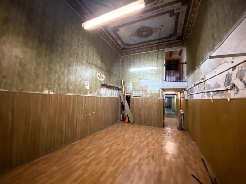 Foto d7f2e1b7-7577-4696-b7aa-8699ae2fdc11. Local comercial a lado de via laietana ubicado en calle verdaguer i callis se vende local de 194 mts. distribuidos en 126 mts2. en planta + al en Barcelona