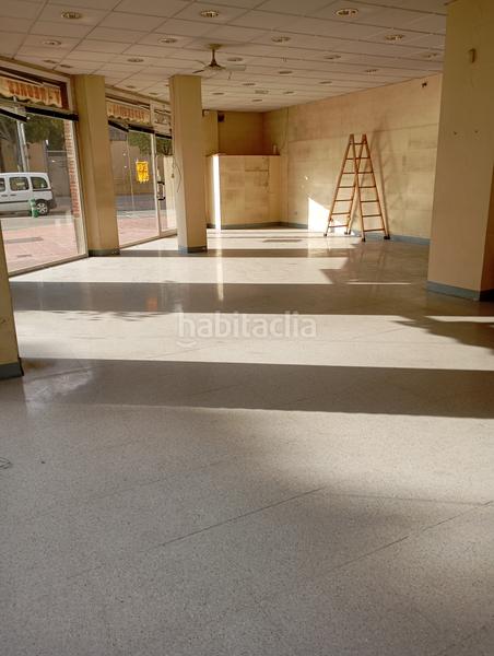 Foto 03f9cd20-ce83-4f3e-9ae1-7b71aa8deaec. Local comercial a plaça de la divina pastora 4 a Vic