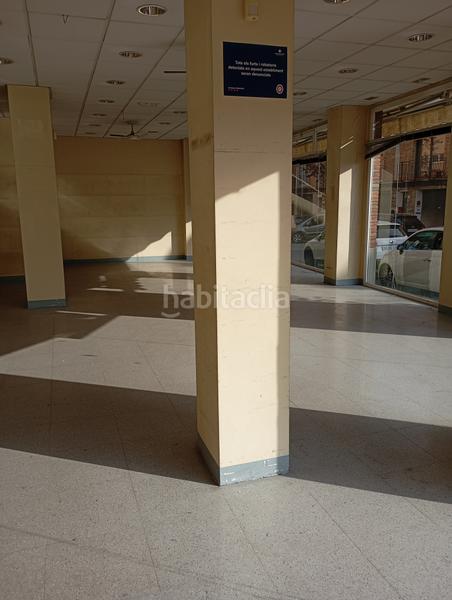 Foto 4b1bc09d-5d89-48db-948b-056d24489c3c. Local comercial a plaça de la divina pastora 4 a Vic