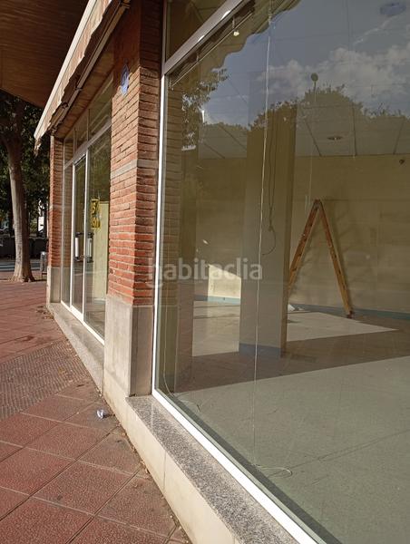 Foto 5221daee-313b-44cd-a93c-f9be758b72a8. Local comercial a plaça de la divina pastora 4 a Vic