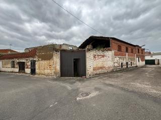 Terreny residencial en Recas. Casa para derribar en recas