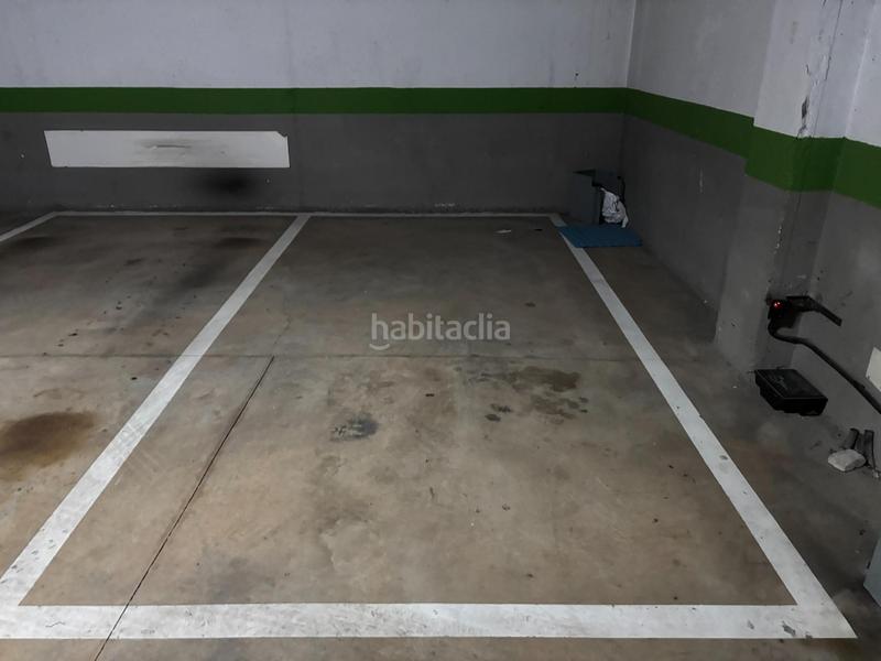 Foto fc059c47-41cb-4e74-abc8-ea3649625ed7. Parking voiture dans calle del planeta marte 6 dans Parla