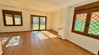 Casa aparellada en Ur6 15. Estupendo chalet en rentabilidad