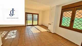Casa aparellada a Ur6 15. Alquilado no visitable