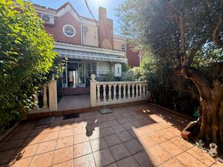Maison jumelée  Calle rio henares 14. Chalet de 350 m2 en venta en arroyomolinos