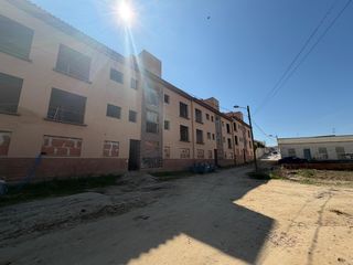 Edificio  Calle cedillo 20. Edificio 42 viviendas en construcción en centro de recas