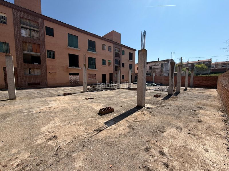 Foto bf8bb988-9b41-43ab-a0e2-91e7b6349f6c. Edificio in calle cedillo 20 in Recas