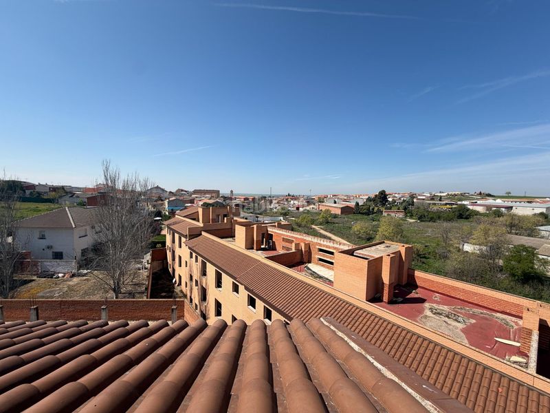 Foto cfff236c-e7c0-49f7-93db-2d8f09b661c8. Edificio in calle cedillo 20 in Recas