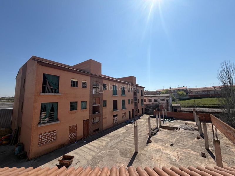 Foto e41e6de8-b727-4545-930d-e4b7560be295. Edificio in calle cedillo 20 in Recas