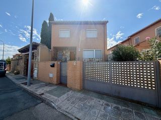 Chalet  Calle valenzana 5. Estupendo chalet en illescas