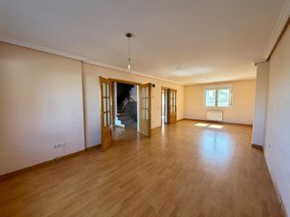 Chalet in Calle valenzana 5. Estupendo chalet en illescas