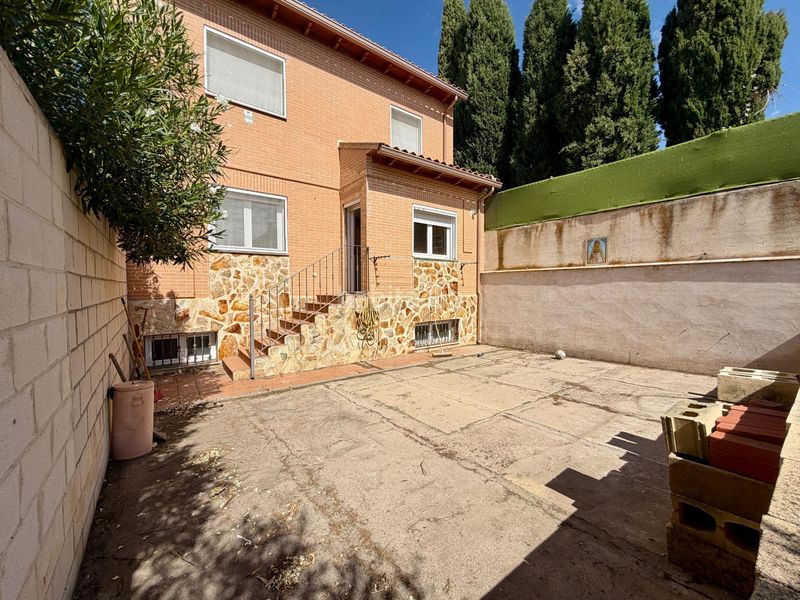 Foto 6c82bb4c-1e8d-4097-bd06-f920e2358777. Chalet en calle valenzana 5 estupendo chalet en Estación-Cruz Roja Illescas