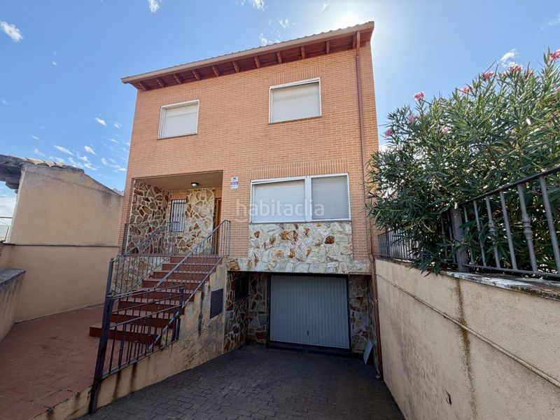 Foto c60ccb45-d2f4-4d7c-b99d-a0b06b7a1fe3. Chalet en calle valenzana 5 estupendo chalet en Estación-Cruz Roja Illescas