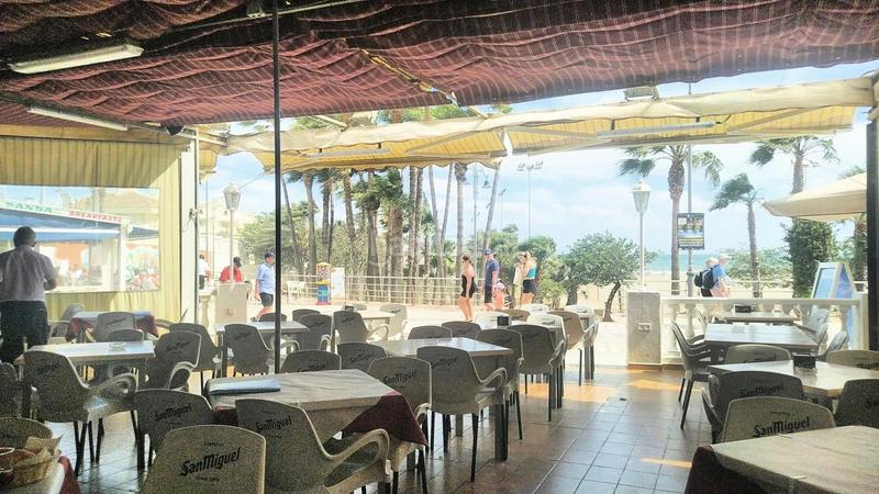 Foto de82234b-5357-49c0-9b8e-c16eb557d4fc. Alquiler local comercial restaurante cafeteria en traspaso en primera linea de playa en benalmadena costa en Benalmádena